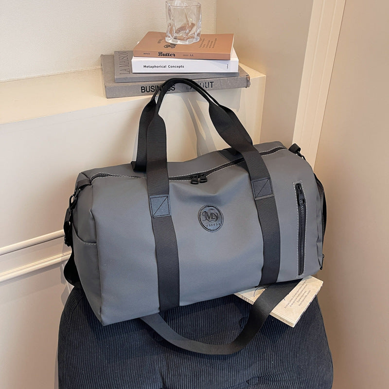 Sporty travel bag with reinforced zipper and side pocket Kalsten