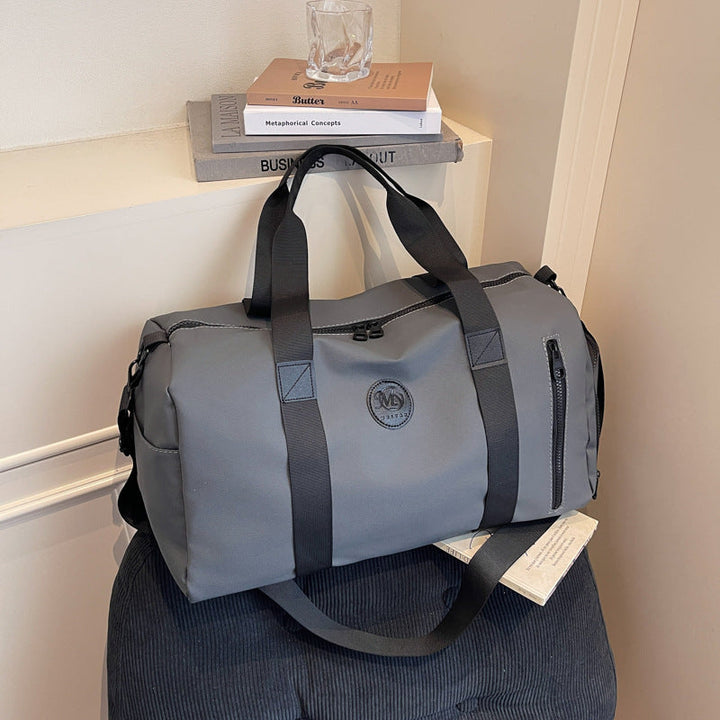 Sporty travel bag with reinforced zipper and side pocket Kalsten