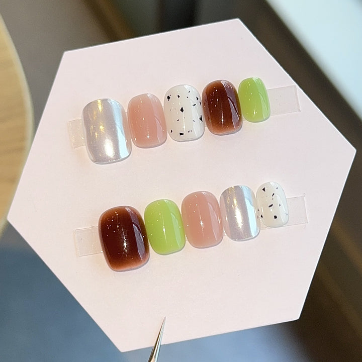 Artificial nails with modern design and varied accents Kalsten