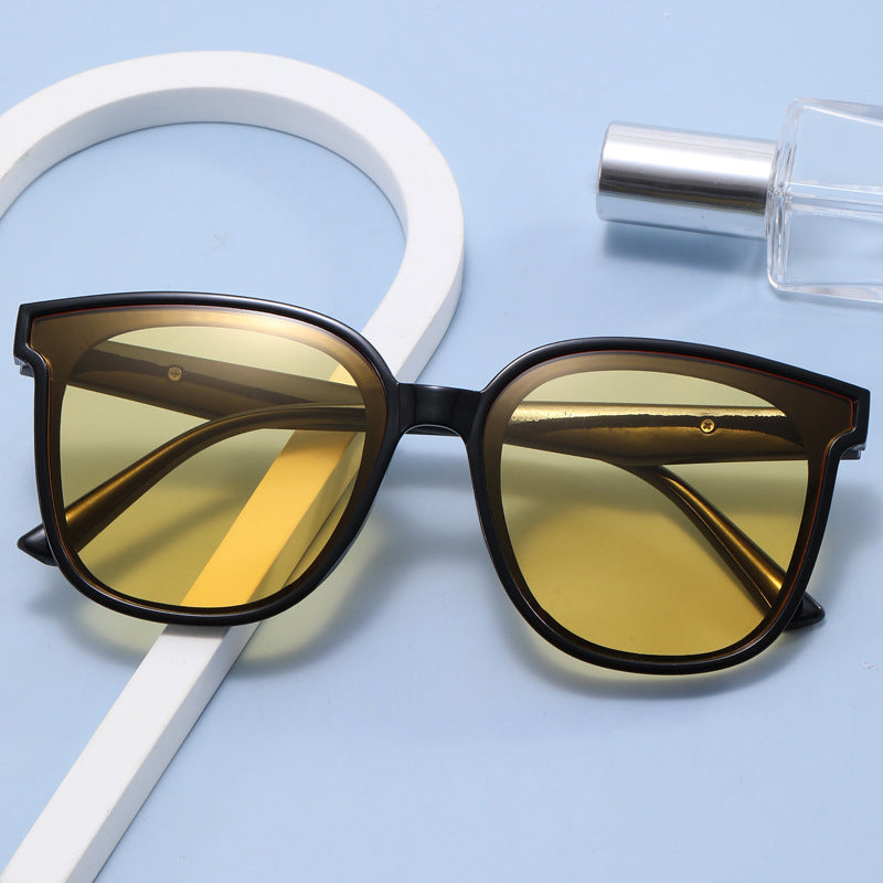 Women's stylish sunglasses with wide frame and UV protection Kalsten