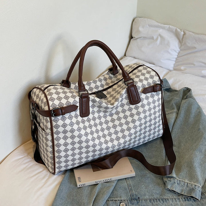 Sporty travel bag with multiple compartments and reinforced carrying handles Kalsten