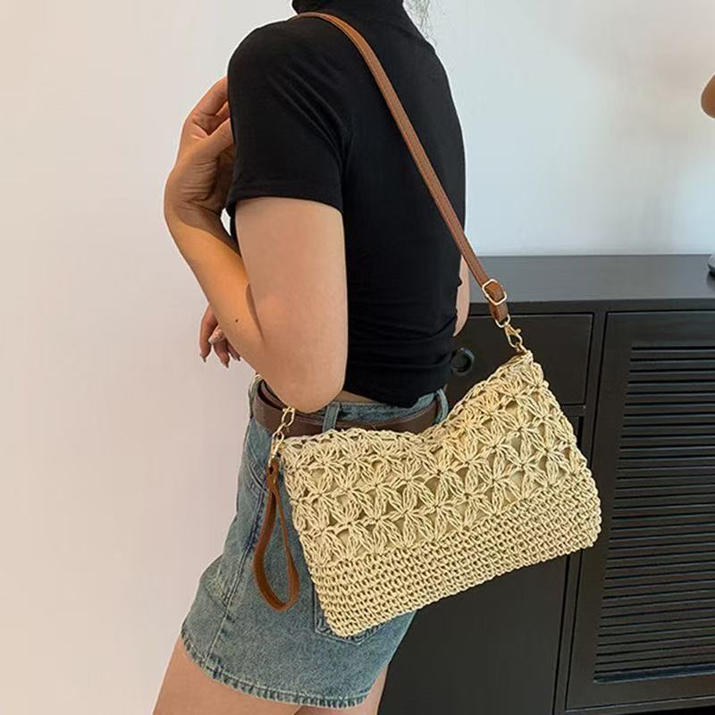 Shoulder bag with elaborate crochet designs Kalsten