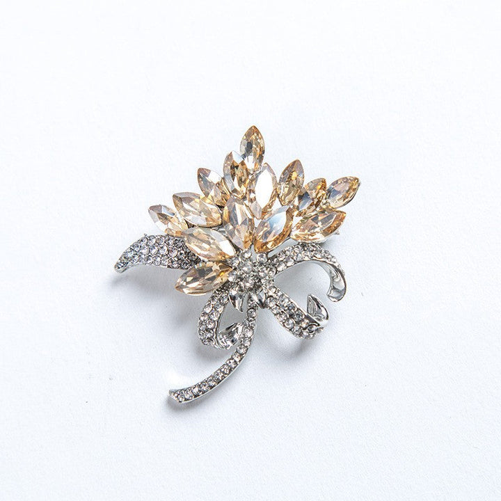 Sparkling brooch with floral design Kalsten