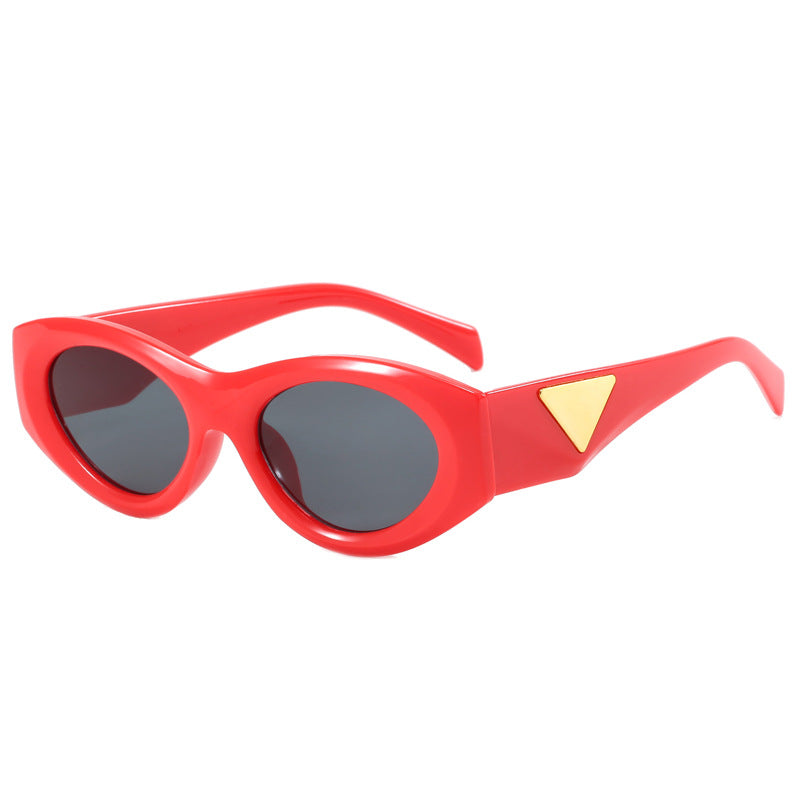 Women Retro-inspired Sunglasses with distinctive accents Kalsten
