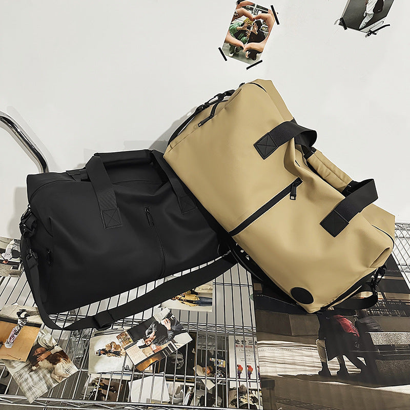 Sporty travel bag with water-repellent material and practical organizer compartments Kalsten
