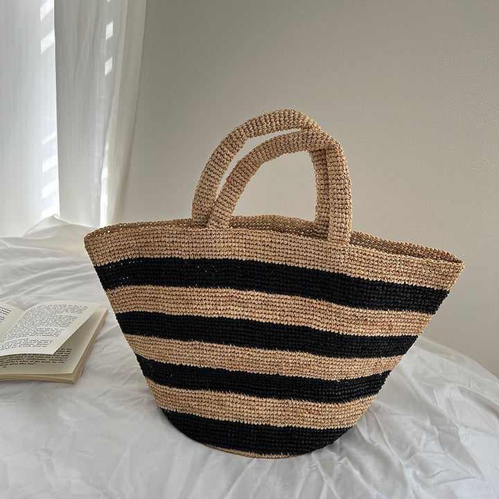 Handcrafted straw bag with geometric pattern Kalsten