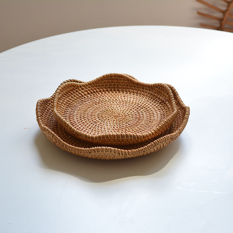 Women handmade natural serving plates set Kalsten