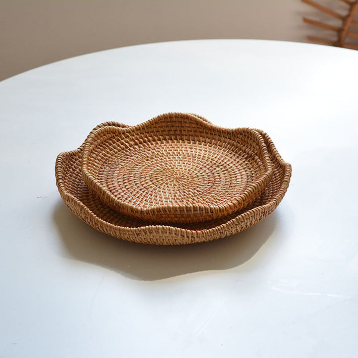 Women handmade natural serving plates set Kalsten