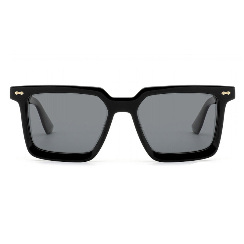 Women's sunglasses in a modern, square design with polarized lenses Kalsten
