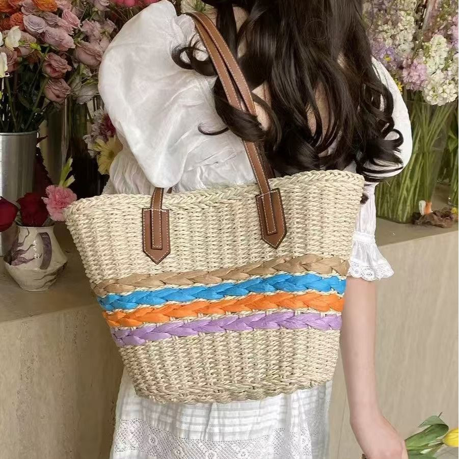 Shoulder bag made of braided material with colorful detail Kalsten