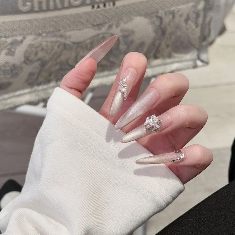 Glamorous artificial nail tips with elegant decorations Acalora