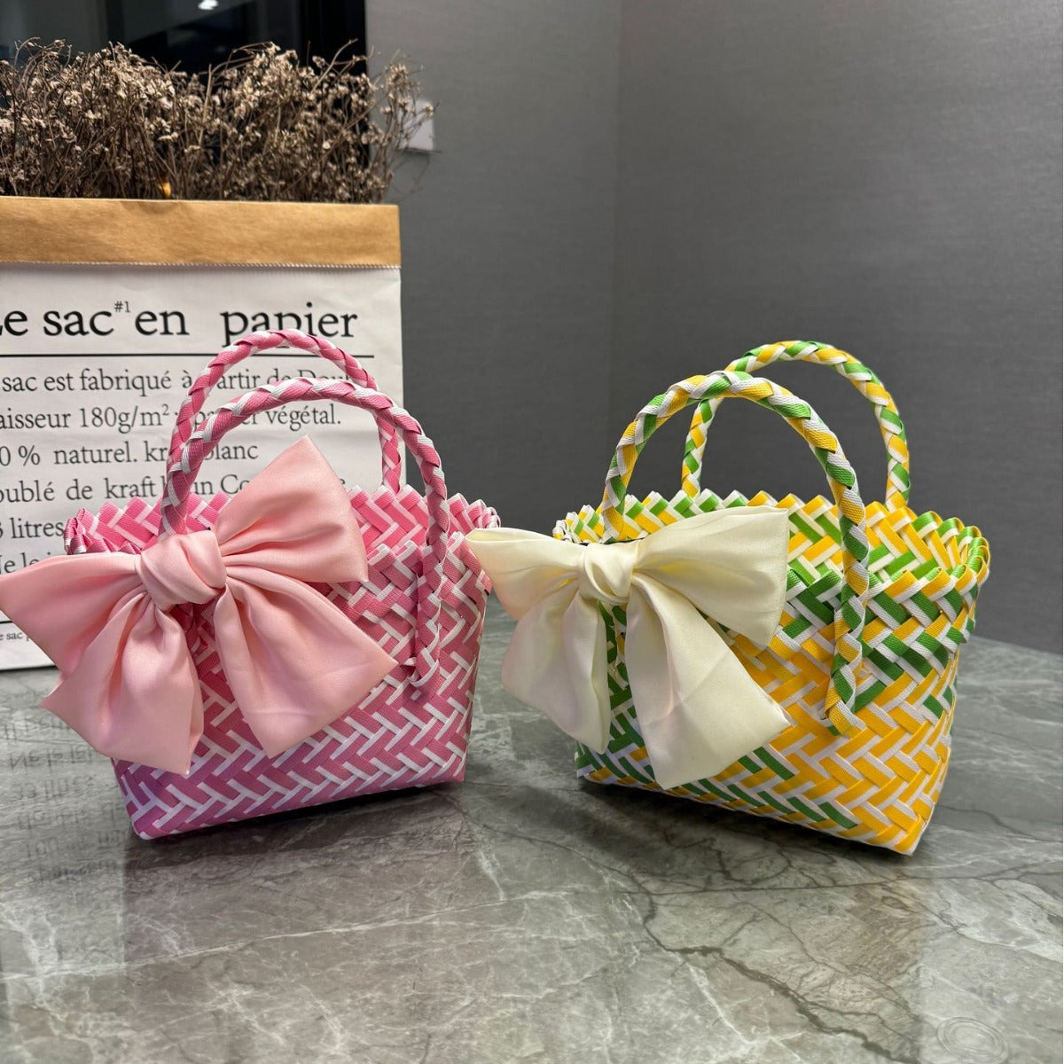 Playful basket bag with bow Acalora