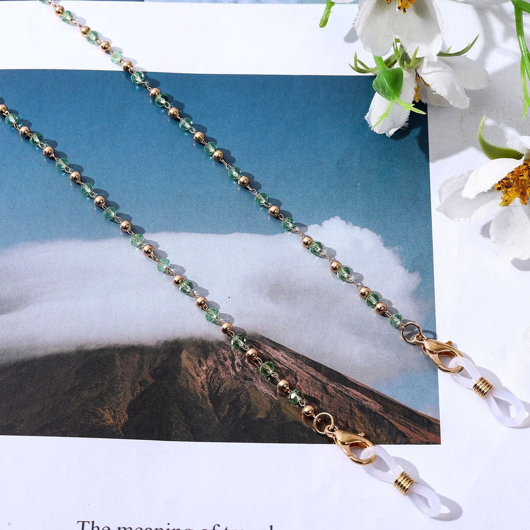 Jewelry necklace with elegant pearls and golden accents Kalsten