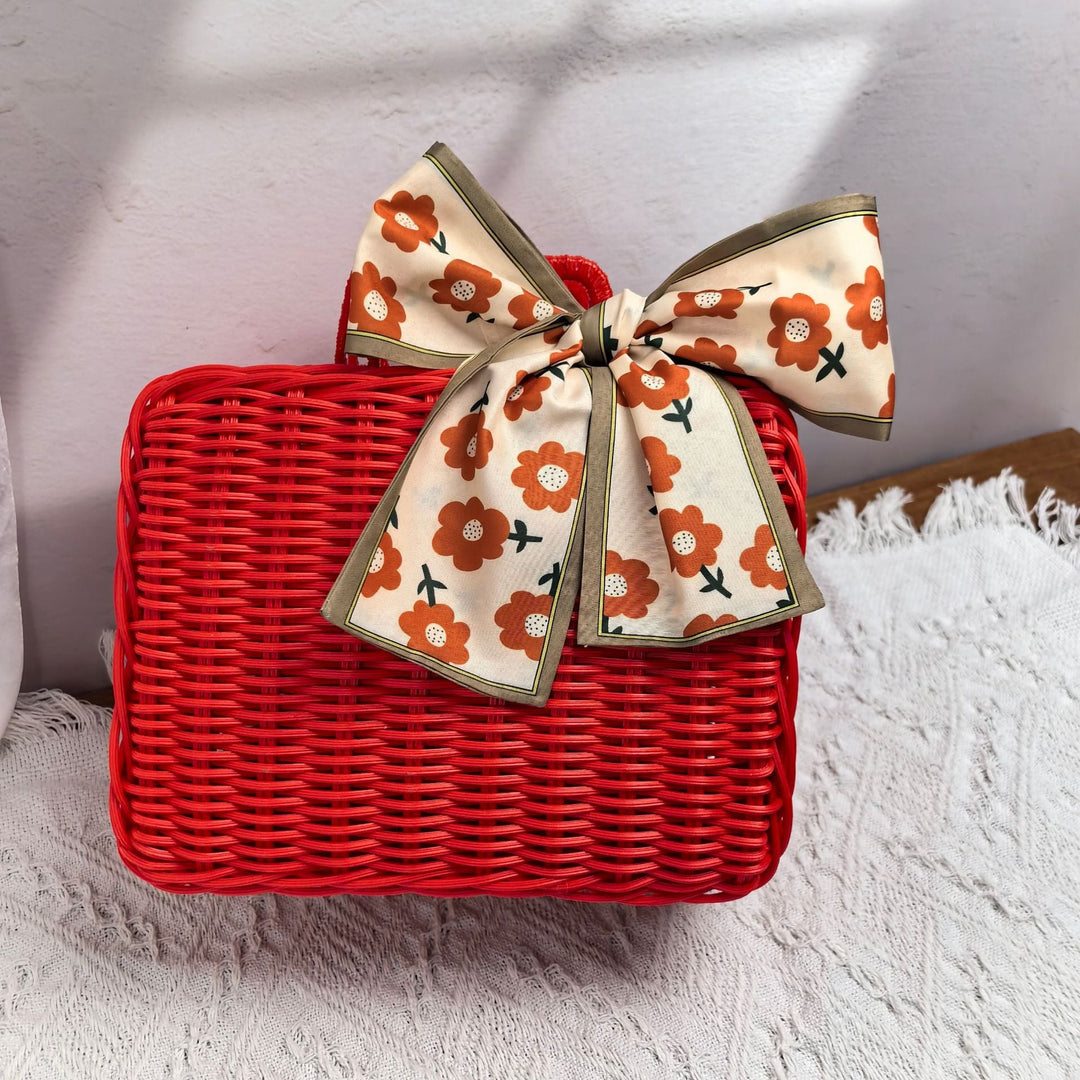 Women elegant handbag made of woven material Kalsten