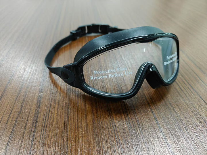 Swimming mask with adjustable comfort and clear field of vision Kalsten
