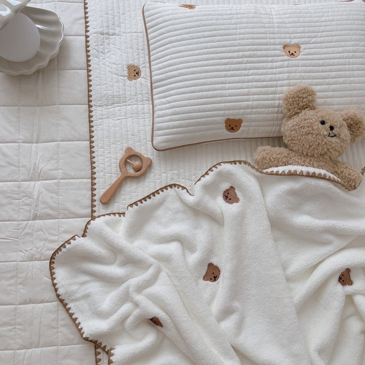 Unisex cuddly blanket with sweet bear motifs Kalsten