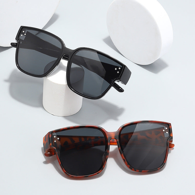 Ladies Fashion Sunglasses in clear lines design with high UV protection Kalsten