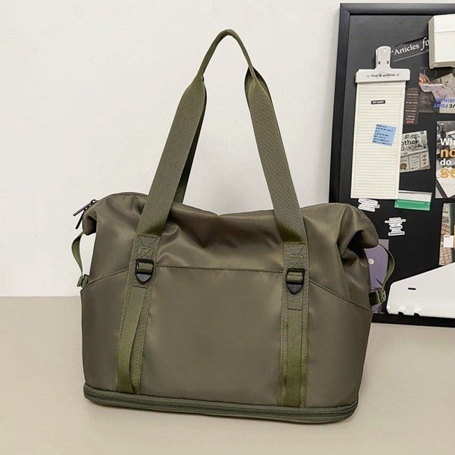 Spacious sports and travel bag with water-repellent material Kalsten