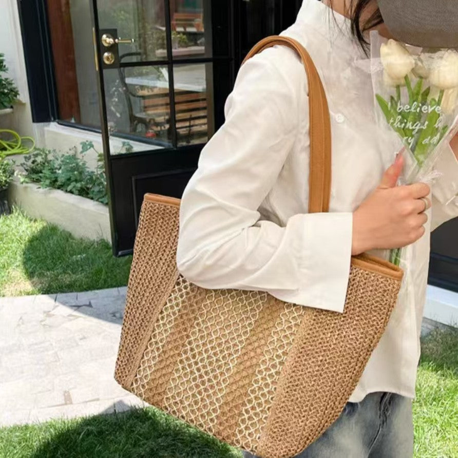 Elegant Bast Handbag with Leather Accents Kalsten