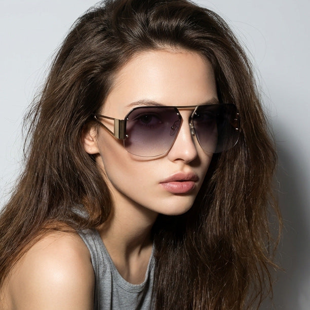 Women oversized sunglasses with distinctive frame and gentle gradient Kalsten