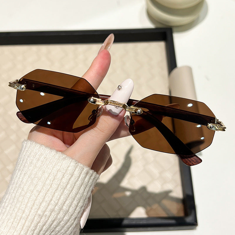 Women's futuristic sunglasses with geometric frame and wood details Kalsten