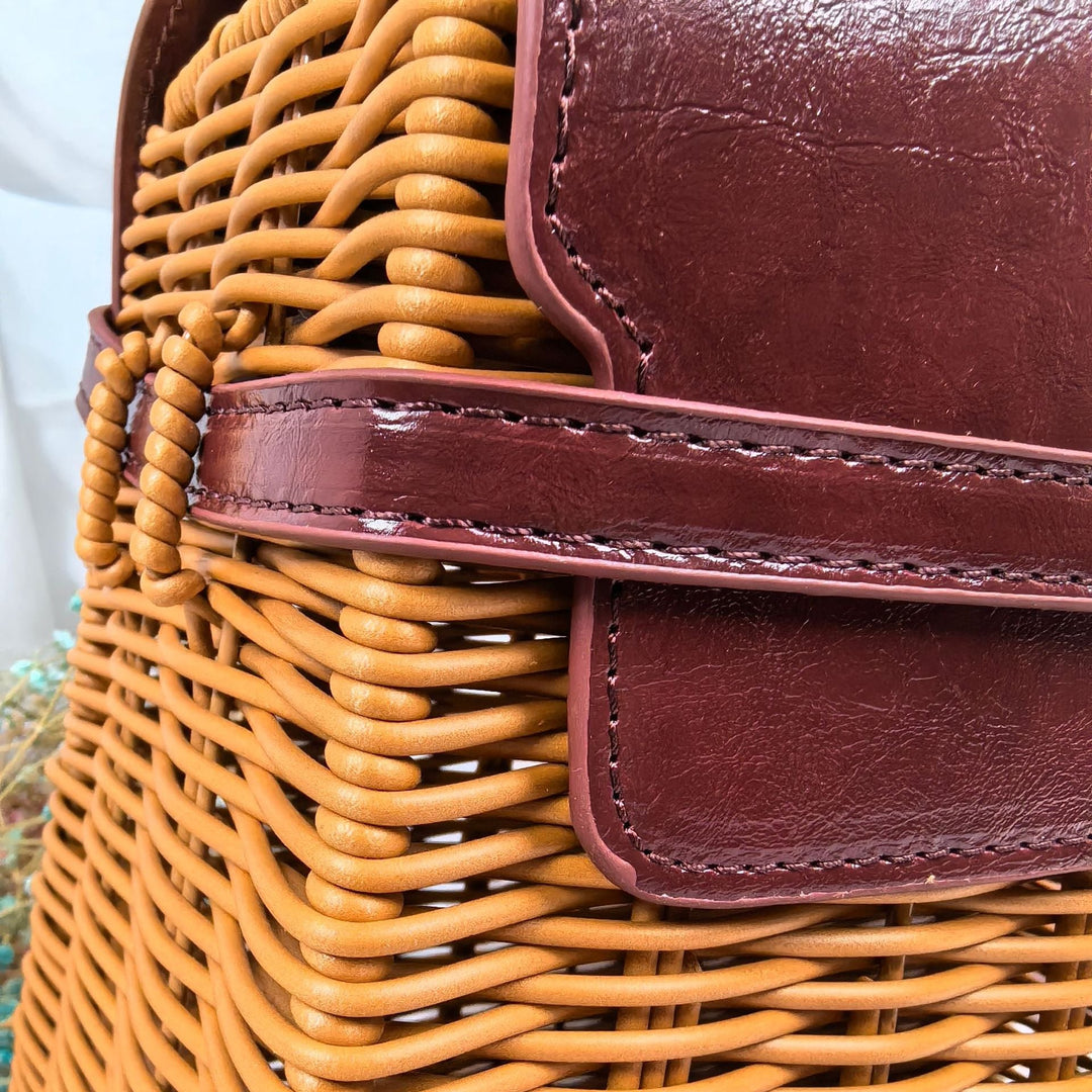 Ladies elegant woven handbag with wooden lid Kalsten