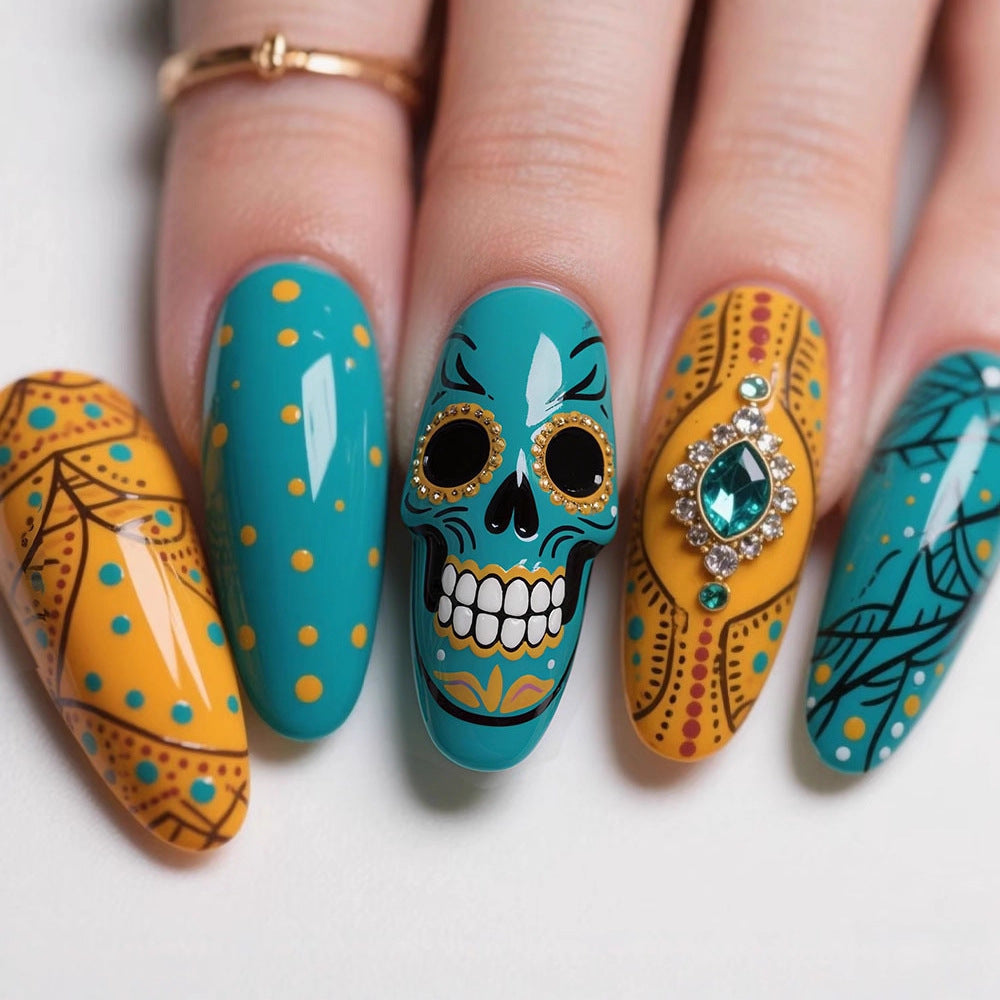 Artificial nails with intricate skull designs Kalsten