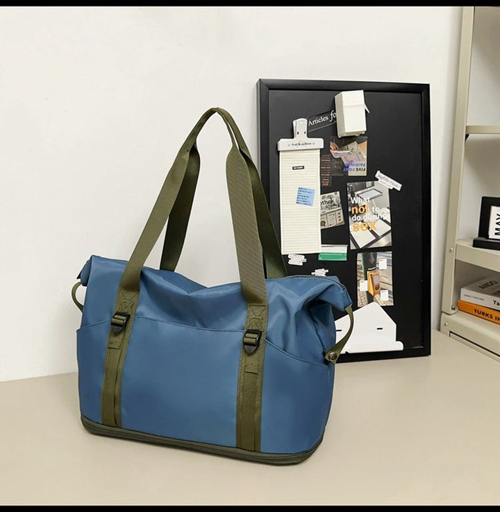 Spacious sports and travel bag with water-repellent material Kalsten