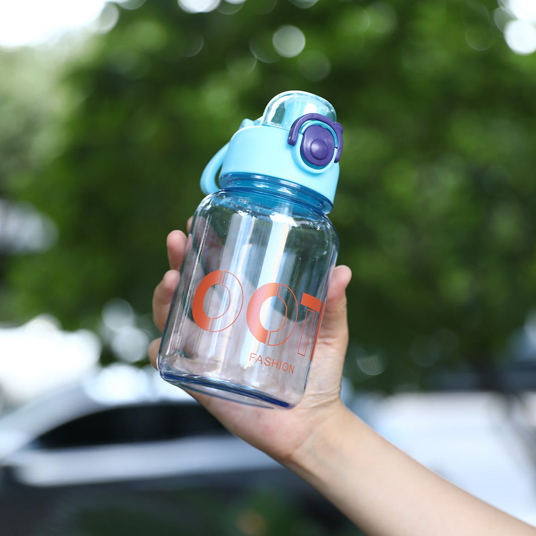 Women's transparent sports water bottle with practical Kalsten attachment