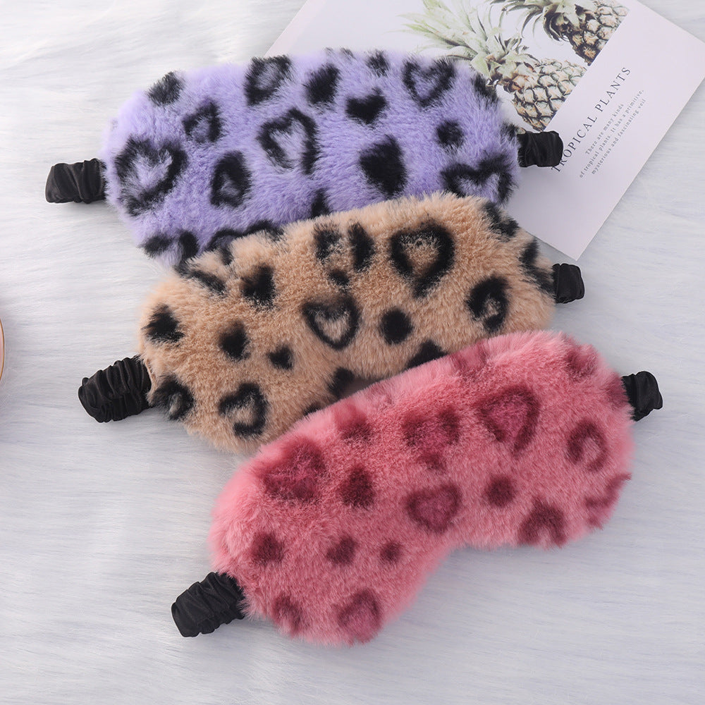 Women's cuddly faux fur sleep mask with heart-embossed surface and gathered comfort band Kalsten