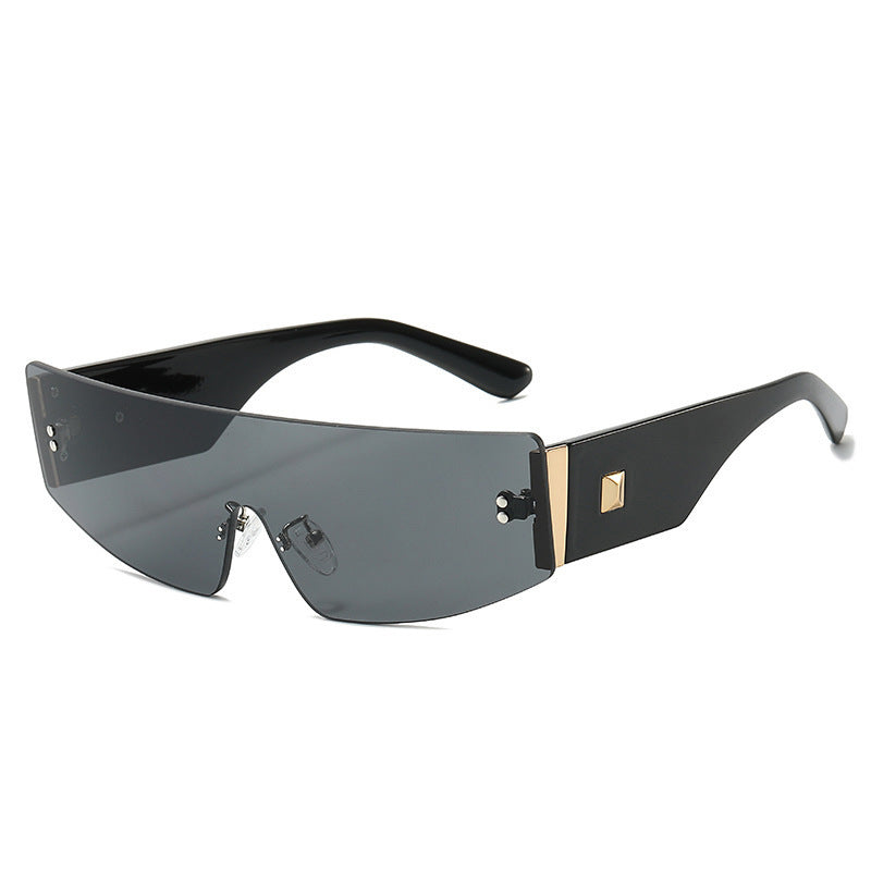 Ladies trendy sunglasses with futuristic design Kalsten