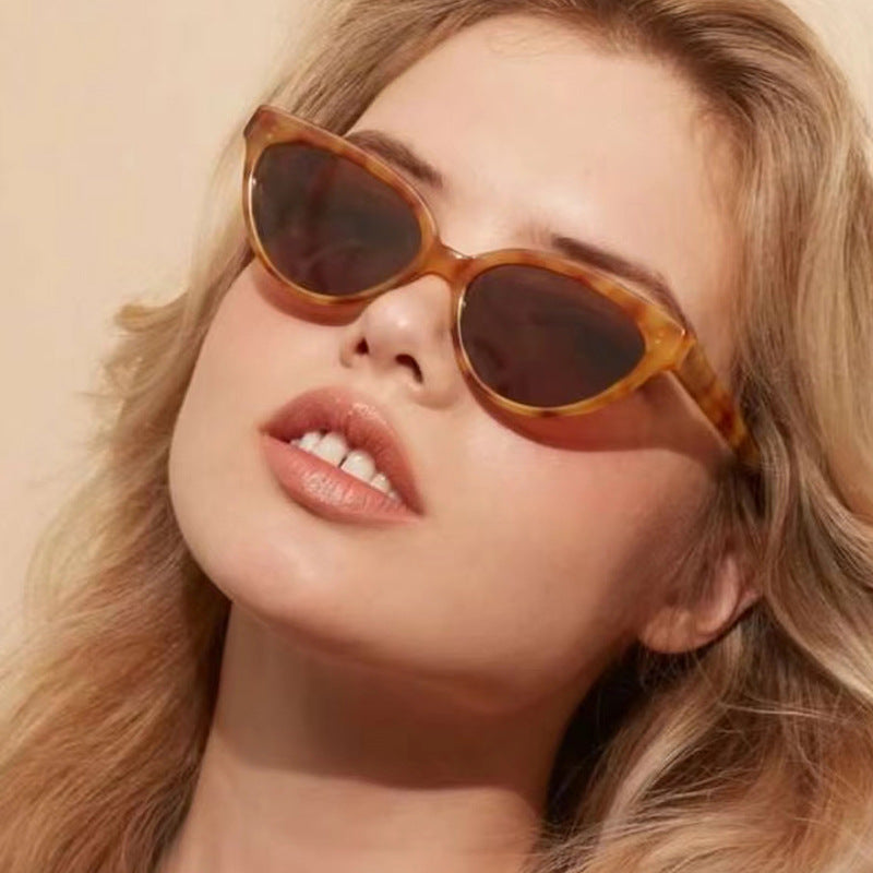 Ladies Cat-Eye Sunglasses with Luxurious Pattern and UV Protection Kalsten