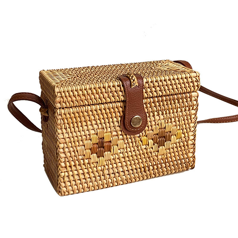 Handcrafted tote bag made of braided rattan Acalora