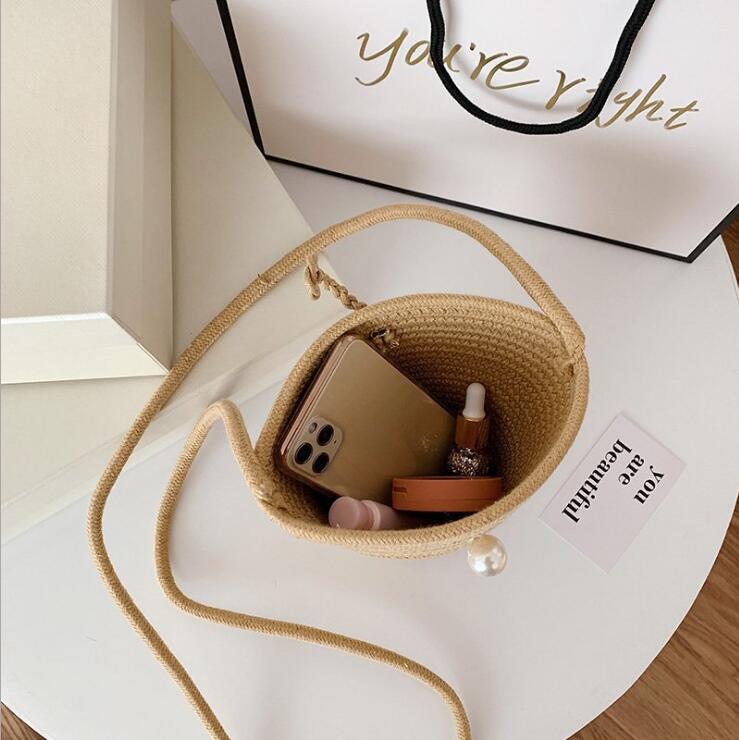 Elegant Handbag with Pearl Closure Kalsten