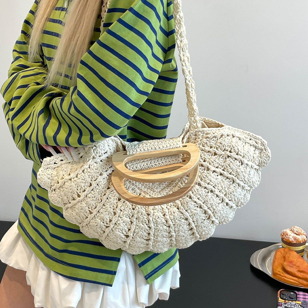 Handbag with Unique Wooden Handle Design Kalsten
