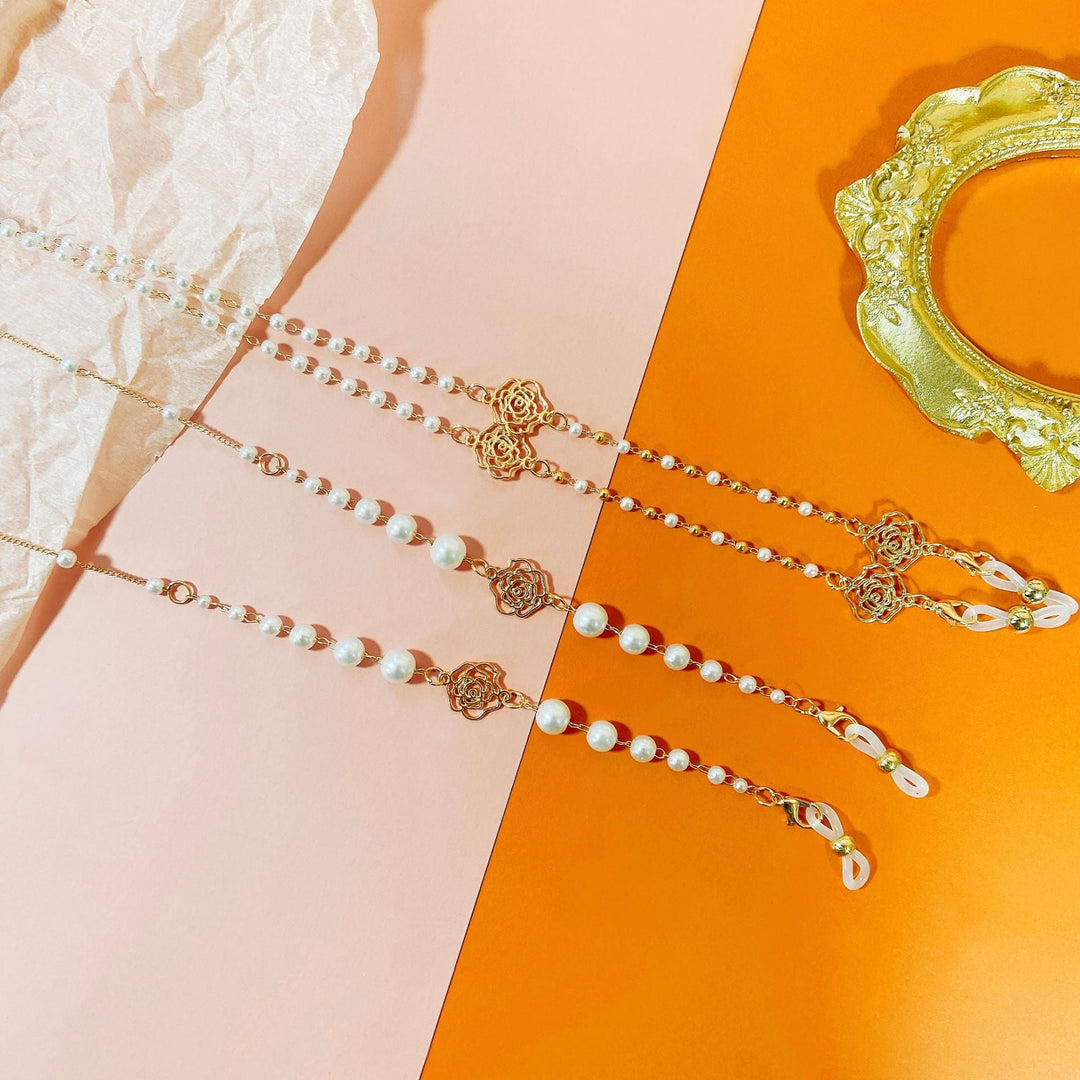 Sparkling glasses holder chain with pearls and floral pendants Kalsten