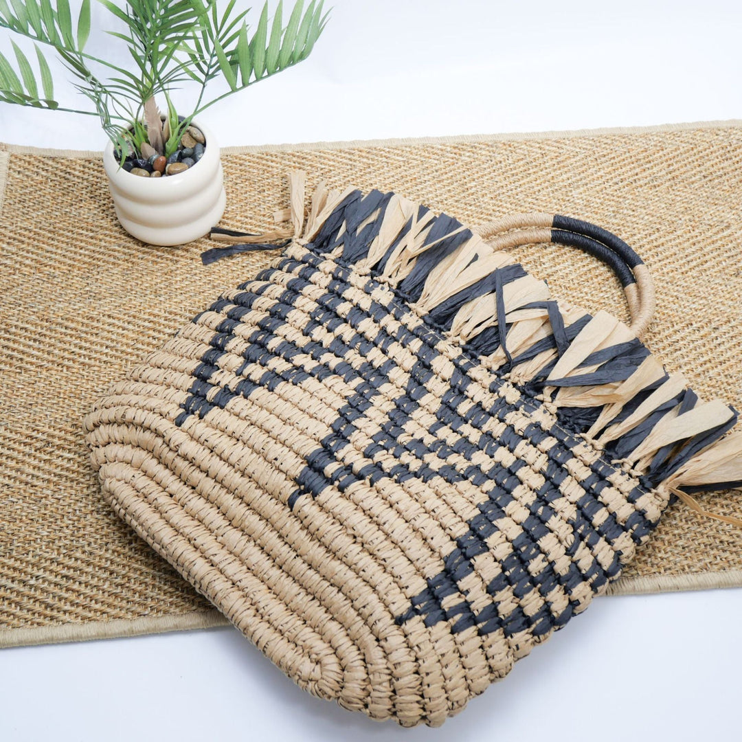 Basket bag with fringe accents Kalsten