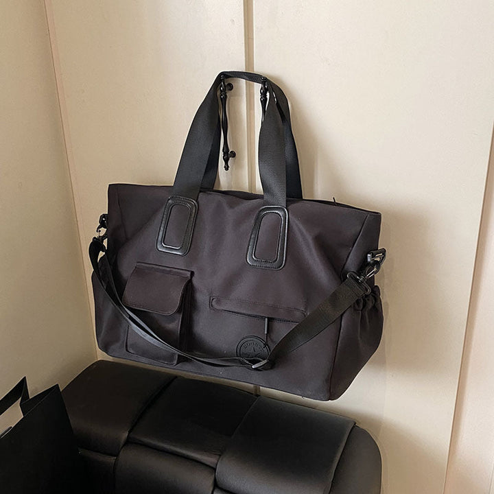Multifunctional leisure bag with sturdy carrying handles and many compartments Kalsten