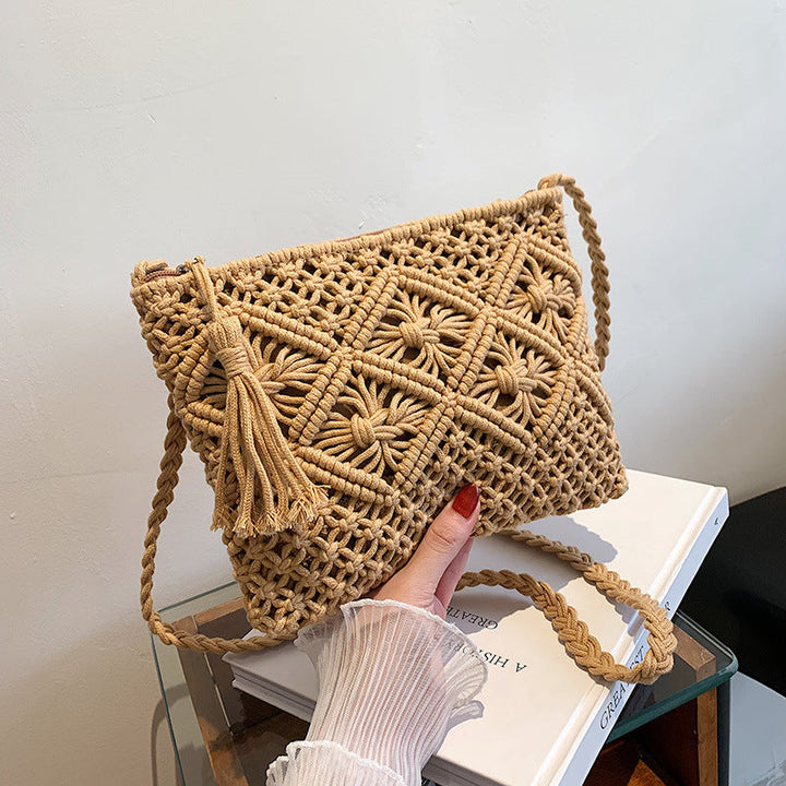 Hand-knotted shoulder bag with tassels and geometric pattern Kalsten