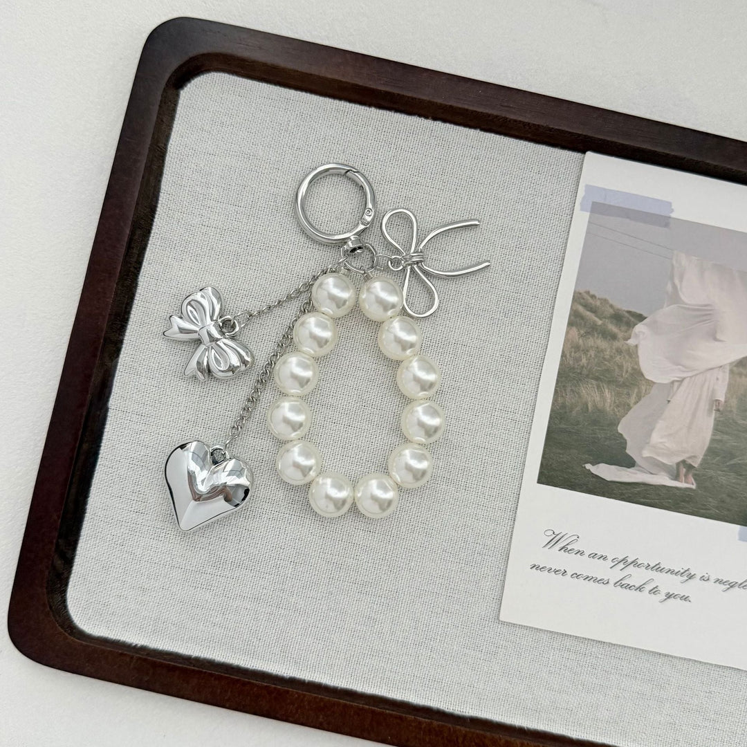 Elegant Heart and Bow Charm Keychain Kalsten