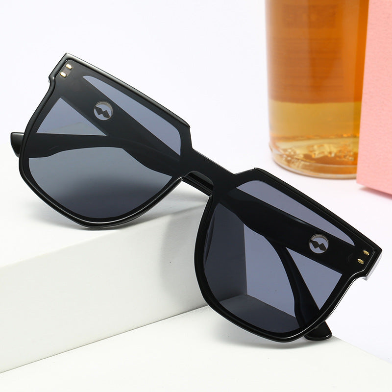 Women striking sunglasses with a distinctive geometric frame Kalsten