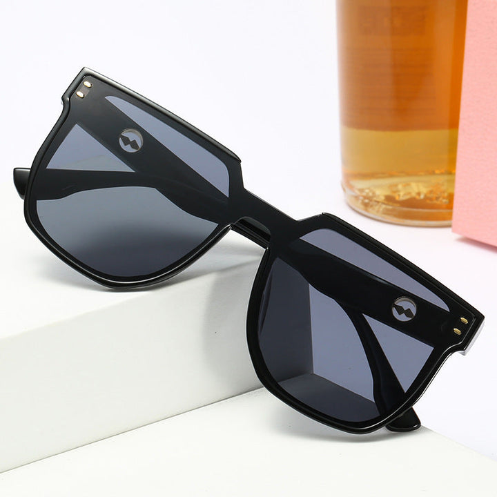 Women striking sunglasses with a distinctive geometric frame Kalsten