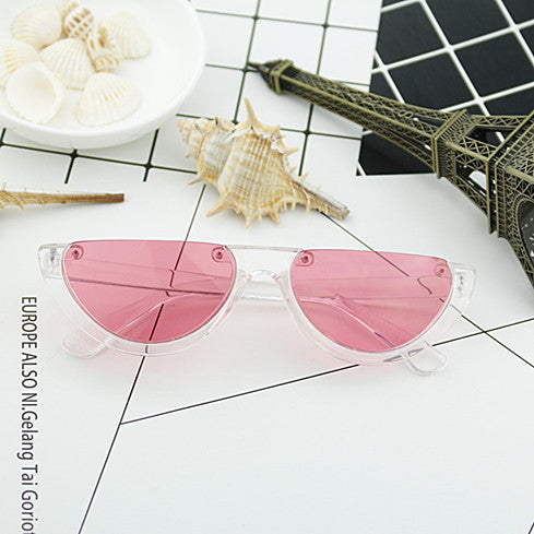 Women Cat-Eye Glasses with distinctive frame and mirrored lenses Kalsten