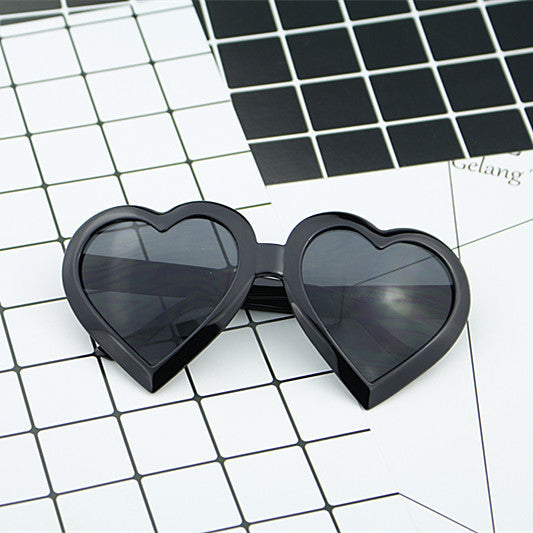Women's Heart-Shaped Sunglasses in Modern Design Kalsten