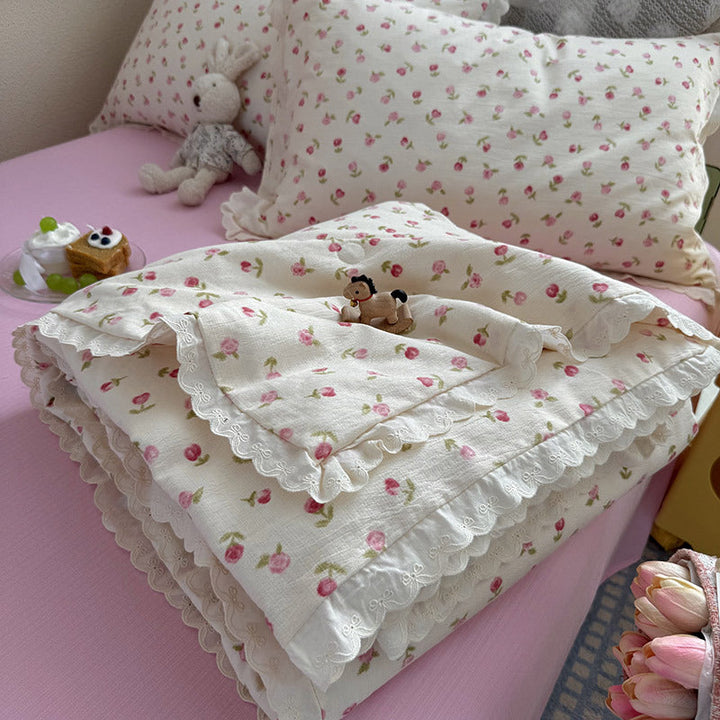 Women Cozy Bedspread with Playful Floral Pattern Kalsten