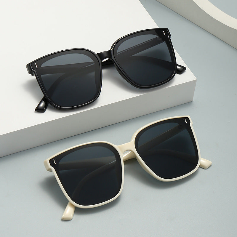 Women's fashion sunglasses with protective UV filter and elegant design Kalsten