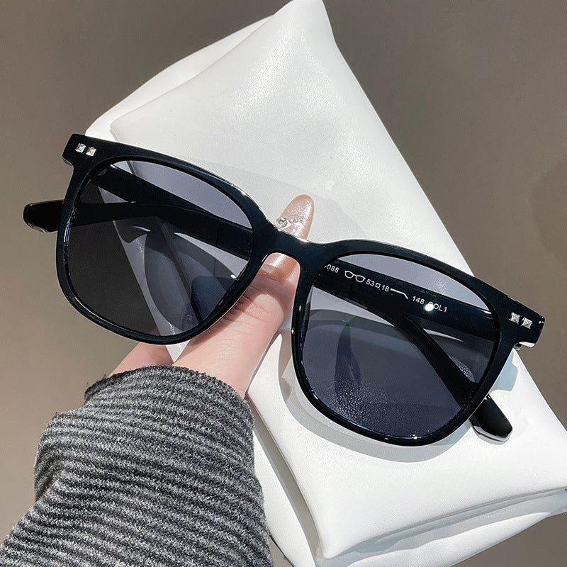 Women timeless sunglasses in modern rectangular design Kalsten