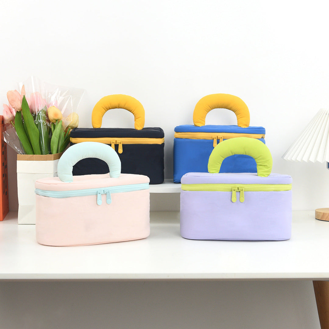 Cosmetic organizer with ergonomic carrying handle Kalsten