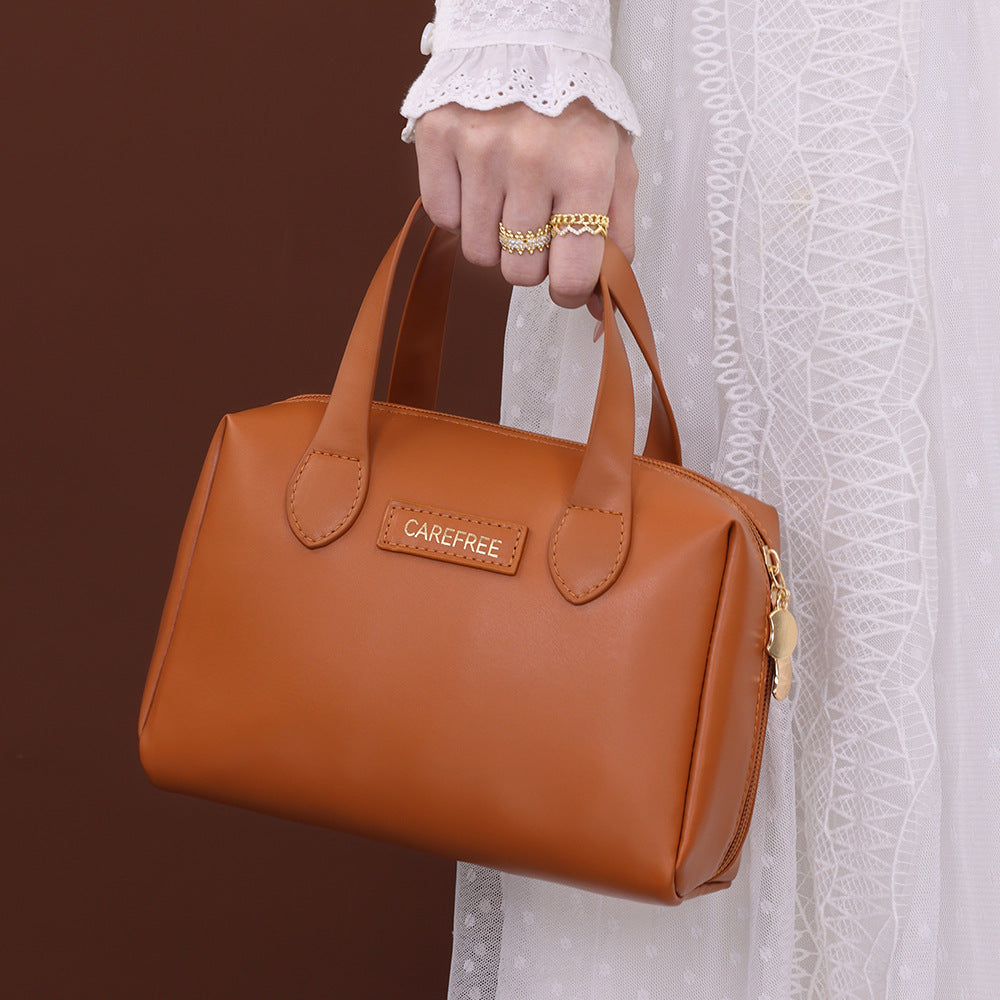Cosmetic Transport Bag with Elegant Design and Practical Compartments Kalsten