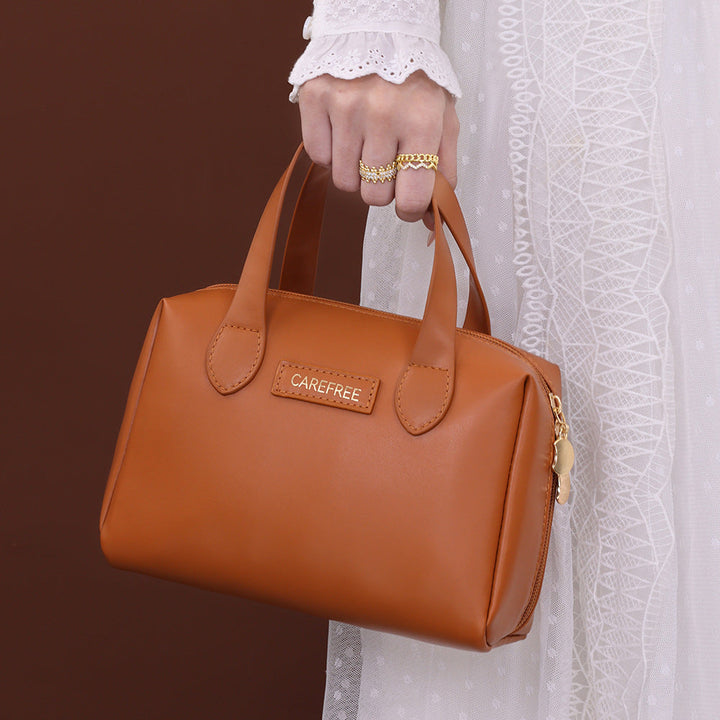 Cosmetic Transport Bag with Elegant Design and Practical Compartments Kalsten